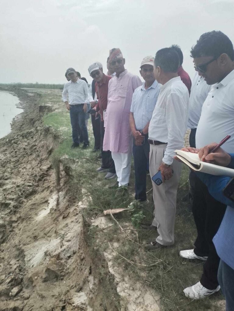 सिँचाई राज्यमन्त्री तामाङद्वारा कंचनपुरमा विभिन्न नदी कटान क्षेत्रमा अवलोकन