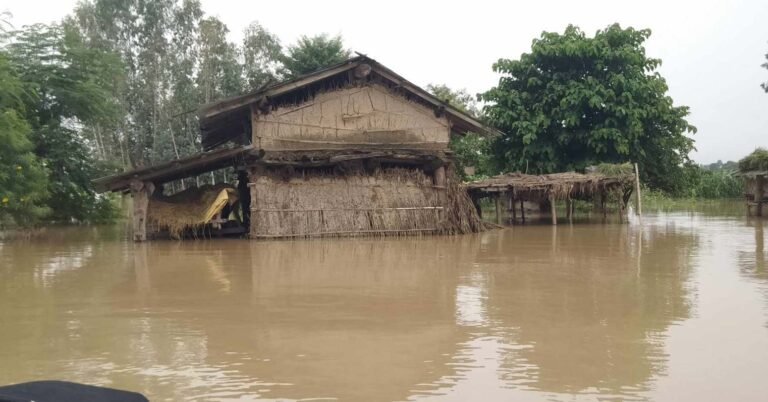 बाढीले कञ्चनपुरका साढे दुई सय घरपरिवार डुबानमा