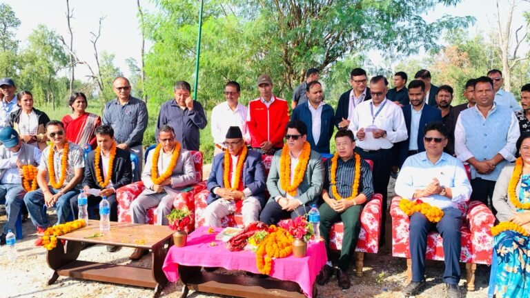 दोधारा चाँदनीमा सुख्खा बन्दरगाह निमार्णको काम अगाडि बढ्छः उद्योगमन्त्री भण्डारी