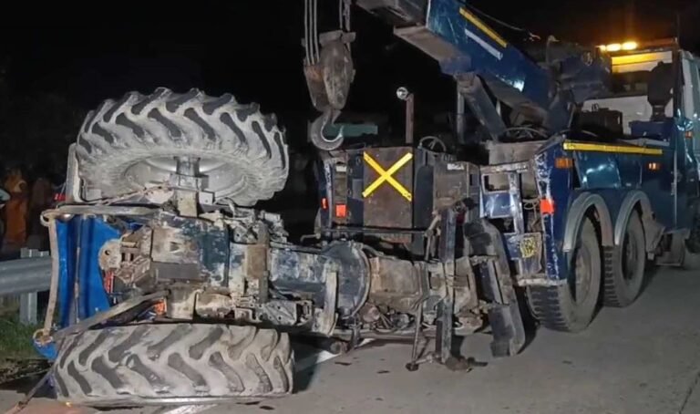 ट्याक्टर दुर्घटनाम परी १० जनाको मृत्यु