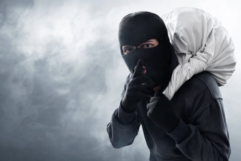 कञ्चनपुरमा चोरले १० बोरा गहुँ, धान, ग्यास सिलेण्डर लगायतका समान चोरेपछि