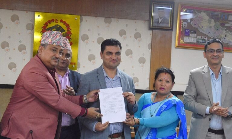 महिला स्वास्थ्य स्वयंसेविकाले कामका लागि यात्रा गर्दा सार्वजनिक गाडीको भाडा तिर्न नपर्ने