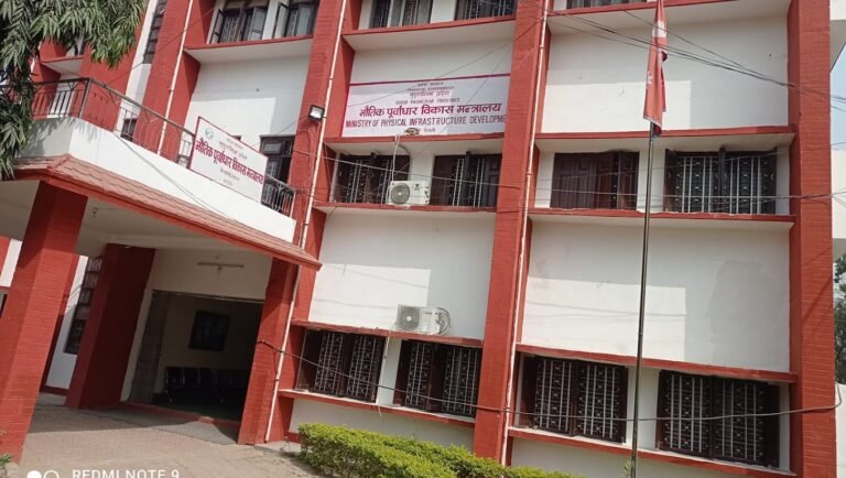 सुदूरपश्चिम सरकारलाई लाग्यो ‘सेटिङ्ग’ मा कर्मचारी सरुवाको आरोप