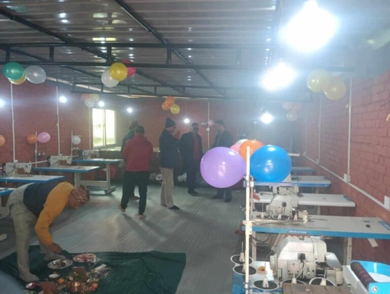 नेपाली सेनामा कार्यरत युवा उद्यमी जोशीले ऐठपुरमा खोले गारमेन्ट उद्योग