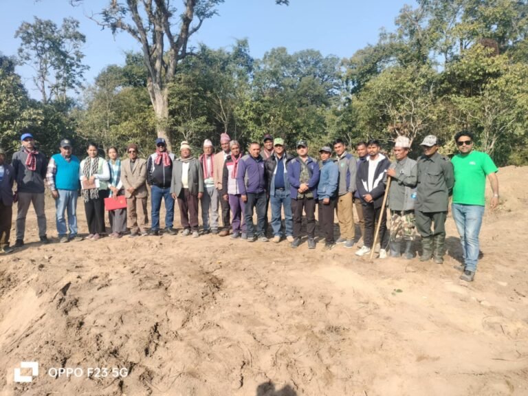 शुक्लाफाटाका बरिष्ठ संरक्षण साह लगाएतको टोली द्धारा बैजनाथ मध्यवर्ति वनको अनुगमन