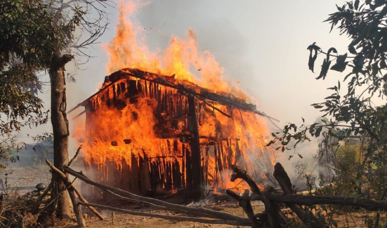 आगलागी हुदाँ २० वटा खरको थुप्रो जले