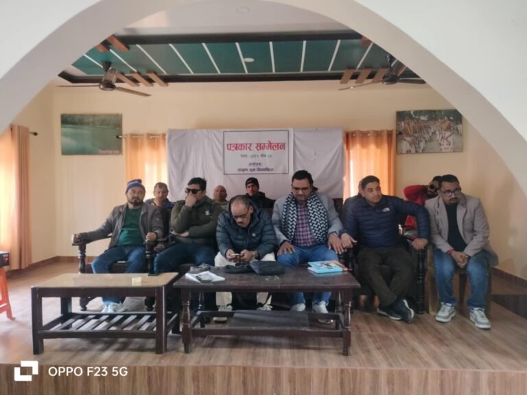 कञ्चनपुरका संयुक्त युवा विद्यार्थी भन्छन, ‘मापदण्ड मिचेर जरबजस्त २२ सटर निर्माण गर्न खोजिए आन्दोलन छेड्छौँ’