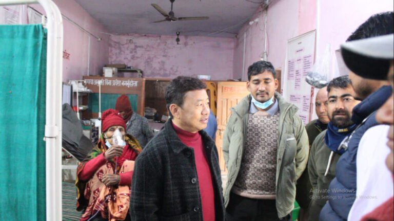 नगर प्रमुख लिम्बुद्धारा अस्पतालको अनुगमन