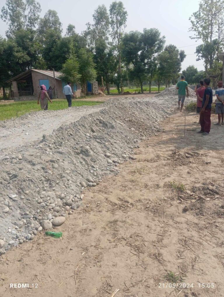 ८ नम्बर वडामा धमाधम सडक बनाउँदैछन् अध्यक्ष रोकाया