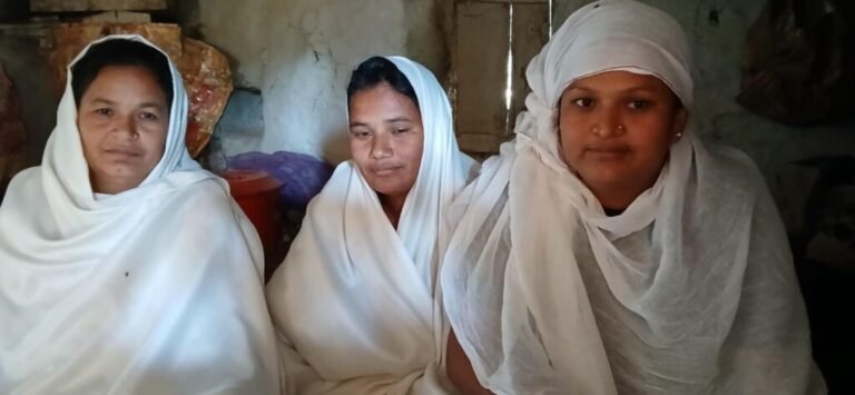 आमाको किरिया गर्ने डडेल्धुराका छोरीहरू