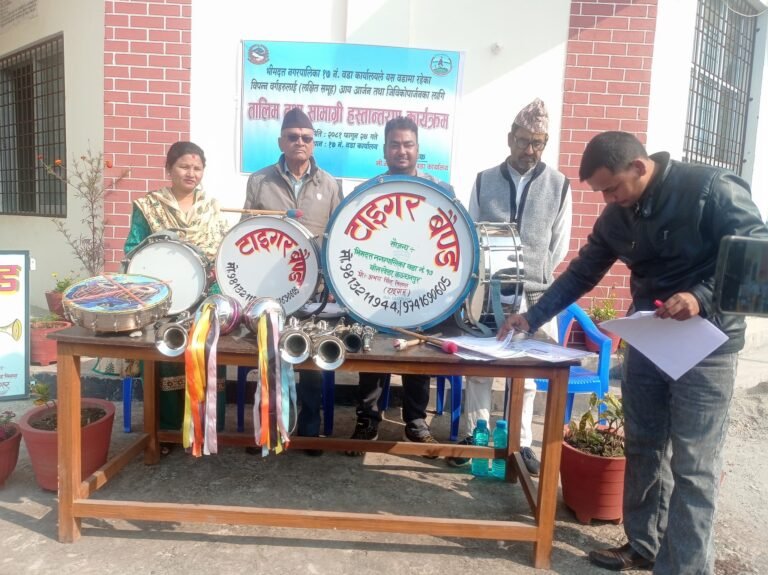 भीमदत्त १७ मा तीन महिने बैण्डबाजा सम्बन्धि तालिम पश्चात सामग्री हस्तान्तरण