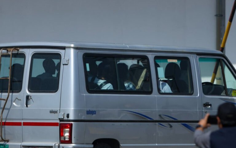 ९० लाखसम्म तिरेर अमेरिका पुगेका थिए नेपाली, हत्कडी र नेल लगाएर फिर्ता भएपछि परिवारको जिम्मा