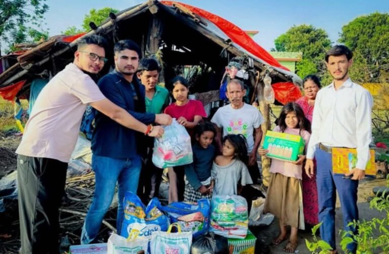 सुदुरपश्चिम कल्याणकारी समाज द्धारा विपन्न, दलित परिवारलाई खाद्यान्न वितरण