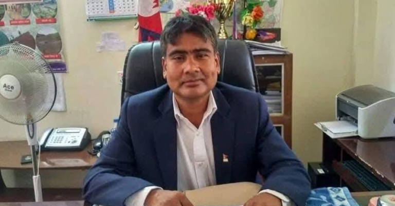 कञ्चनपुरमा पहिलो एलडिओ सह सचिव लक्ष्मण ढकाललाई    कञ्चनपुर प्रशासनको जिम्मेबारी