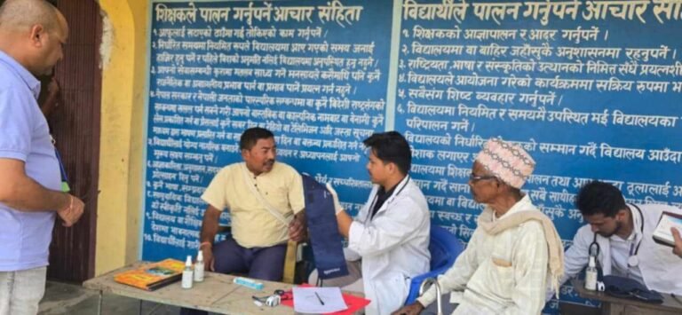 कैलारी  बनकट्टामा स्वस्तिक अस्पताल द्धारा बृहत निशुल्क स्वास्थ्य शिविर, ४ सय ४६ जनाले लिए विषेशज्ञ सेवा