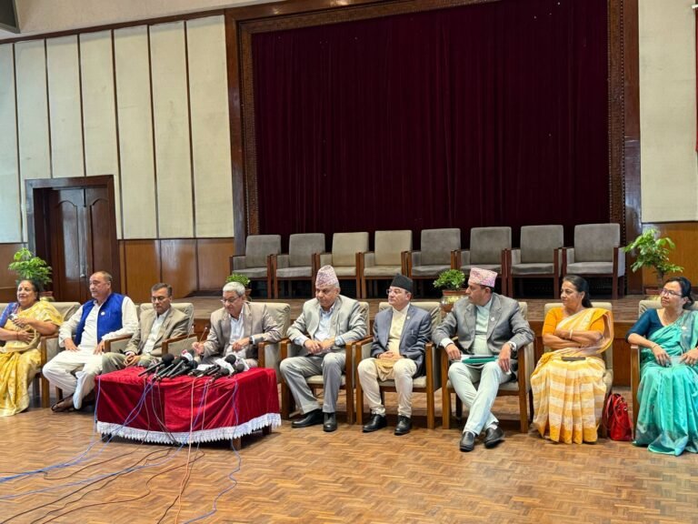 गलत तथ्य र सूचनामा आधारित रहेर राजनीतिक अभिष्ठ पूरा गर्न गरिने गलत कार्यप्रति आम नागरिक समेत सजक हुन आवश्यक छ ः गृहमन्त्री लेखक