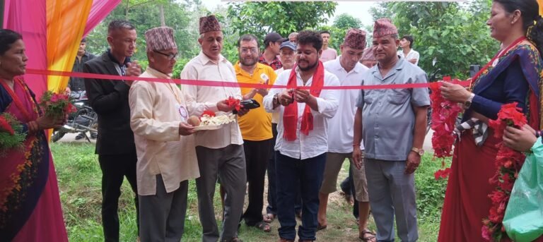 तिलाचौरका समाजसेवी युवा उद्यमी देउवाले बनाईदिए निजी लगानीमा खानेपानी योजना