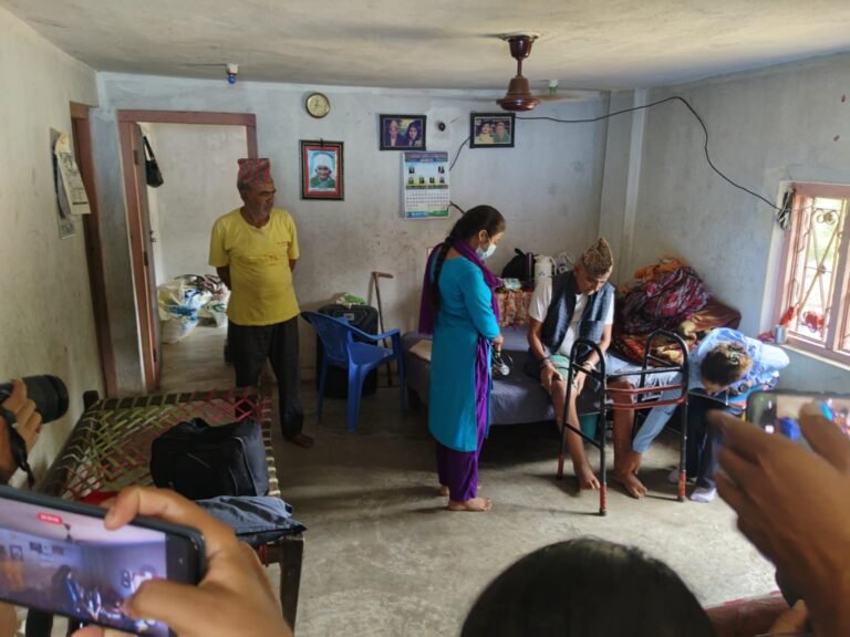 कृष्णपुरमा नागरिकसंग मेयर कार्यक्रम प्रभावकारी बन्दै ः घरआँगनमै स्वास्थ्य सेवा पाउँदै जनता