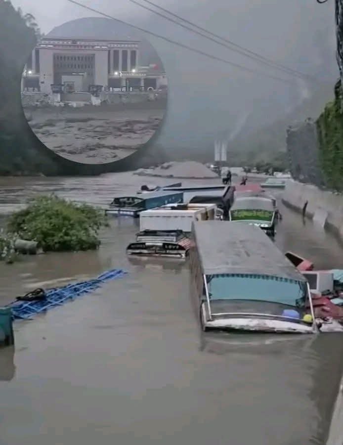 रसुवागढीमा आएको बाढीमा परेर १६ जना बेपत्ता, पुल बग्यो