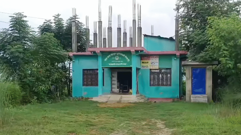 दोदा सहकारीमा किसानले लगाएको ताला सहकारीले तोड्यो