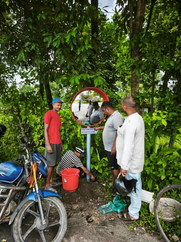 दुर्घटना न्युनिकरण गर्ने भीमदत्त १७ द्धारा कन्भ्याक्स मिरर जडान