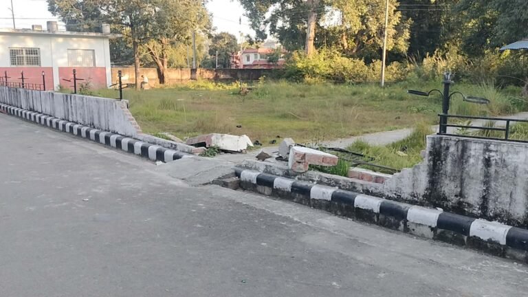 चार महिना बितिसदा समेत पुनः निर्माण हुन सकेन आन्दोलनमा भत्काएको प्रशासनको पर्खाल