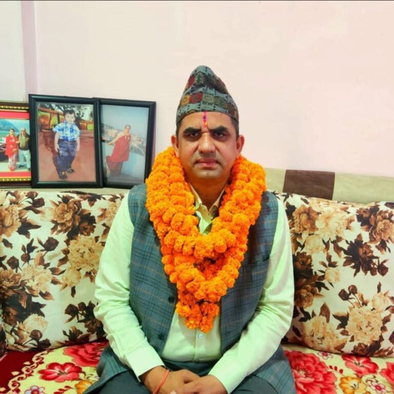 उद्योगी तथा वाणिज्य संघका अध्यक्ष जोशीद्वारा बिरामी पत्रकार धामीलाई उपचार गर्न ५१ हजार