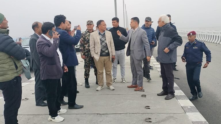 टनकपुर व्यारेजबाट नहरमा पानी छोड्न भारतसँग निरन्तर पहलमा छौः मन्त्री घिसिङ