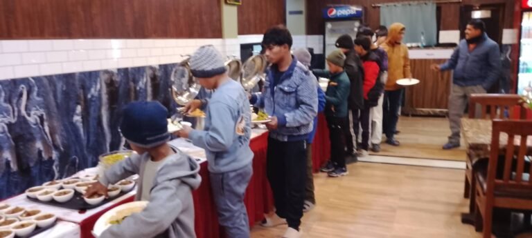 प्याब्सन कञ्चनपुरले ३५ औं स्थापना दिवसमा अनाथ बालबालिकालाई खुवायो भोजन