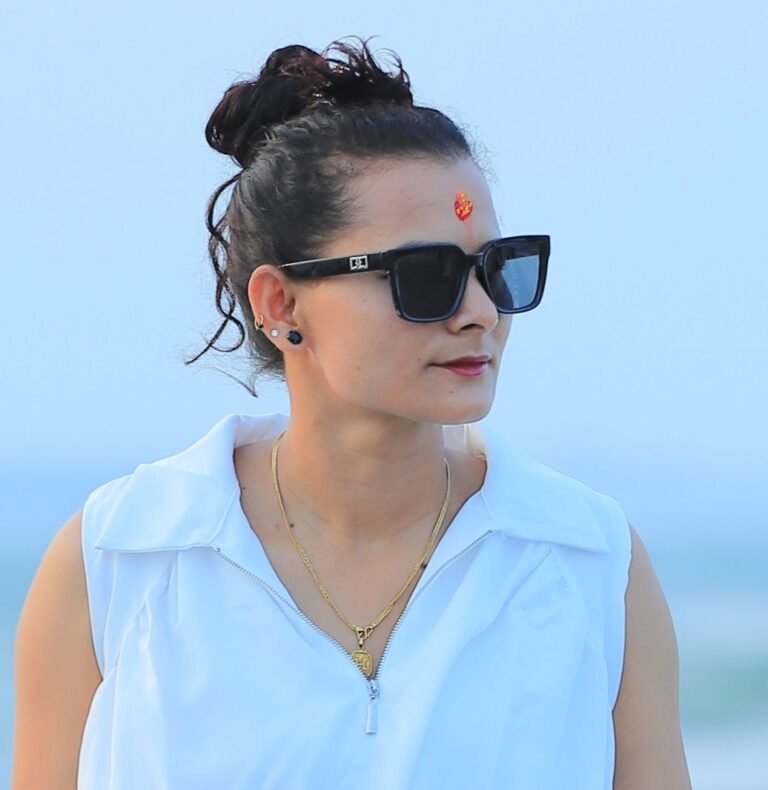 उ विवाहित छ, म पनि