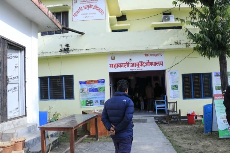 महाकाली आयुर्वेदिक औषधालयका डा. सूर्य उपाध्यायमाथि श्रीमतीलाई जागिर लगाएको आरोप, सार्वजनिक आलोचना बढ्दै