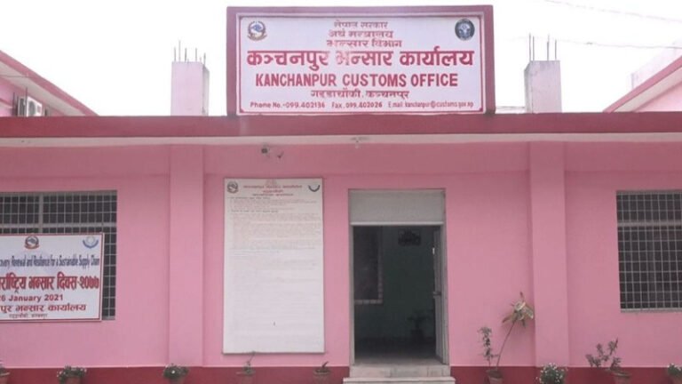 भन्सारका कर्मचारीले पत्रकार ओलीमाथि कार्यालयमै आक्रमण