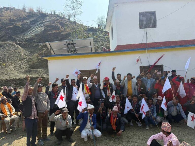 बैतडीमा नेकपा उम्मेदवार जिताउन एमाले, काँग्रेसका नेता कार्यकर्ता नेकपामा