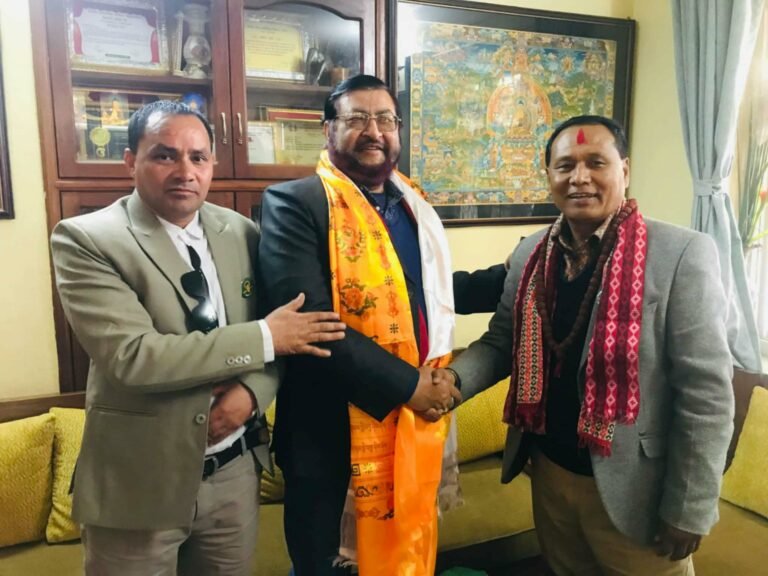 रास्वपाले टिकटमा धोका दिएपछि बोक्सर उज्यालो पाटीतिर