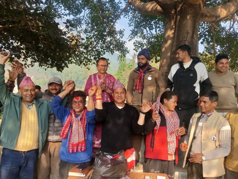 एमालेका सल्लाहकार सदस्य धामीसहित दुई जना कांग्रेस प्रवेश