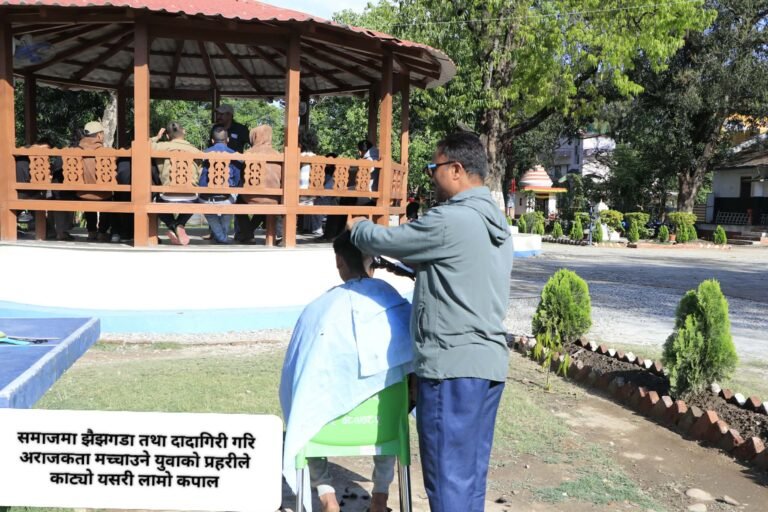 कञ्चनपुर प्रहरीको नयाँ एक्सन, गुन्डा गतिविधि चलाउनेमाथि कडा कारबाही,,अराजकता देखायो,कपाल च्वाट
