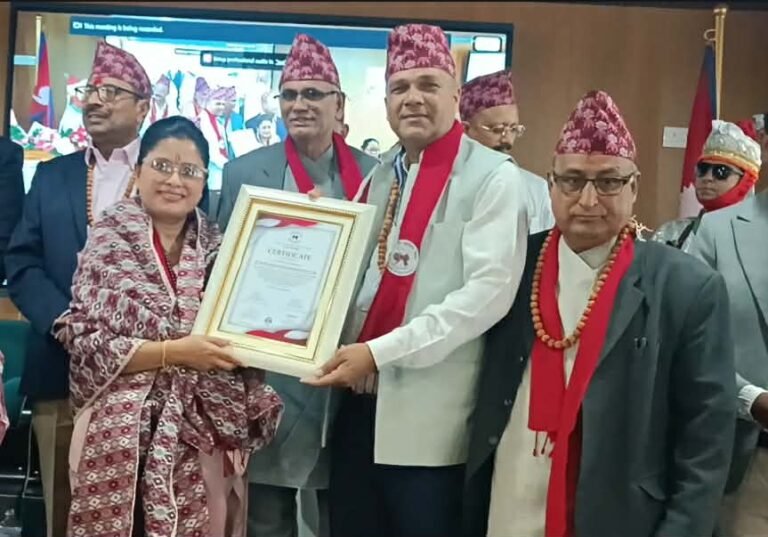 उपमेयर निलम लेखक सम्मानित