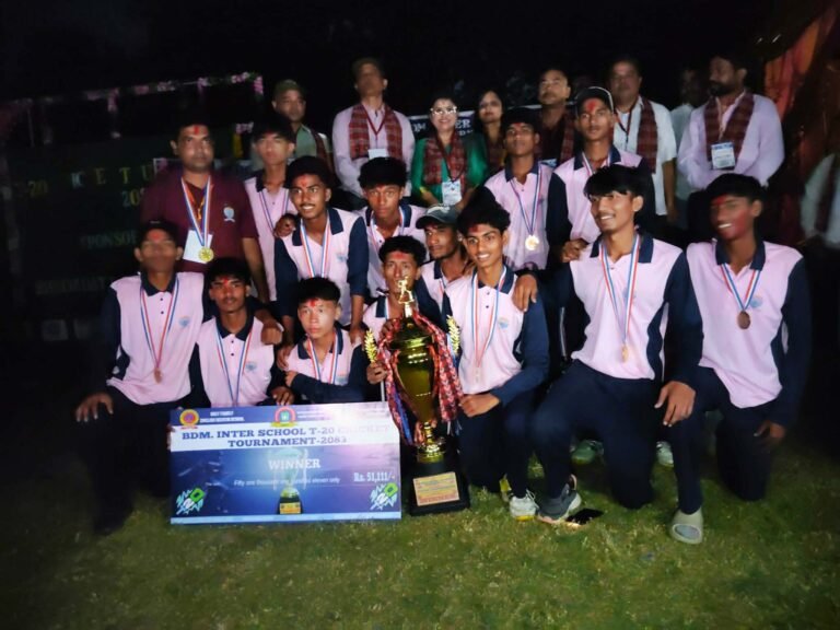 होलीफेम्लीको मैदानमा आयोजित टि–२० क्रिकेटको उपाधी मोर्निङ्गग्लोरी स्कुललाई