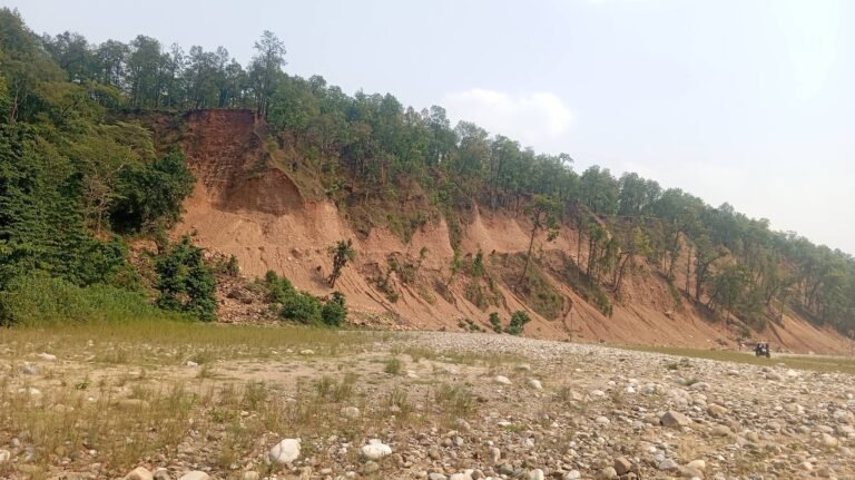 भँगालो भरिएपछि ब्रह्मदेबमा डेरा गरी बस्दै खल्ला मुसेट्टीका विद्यार्थी